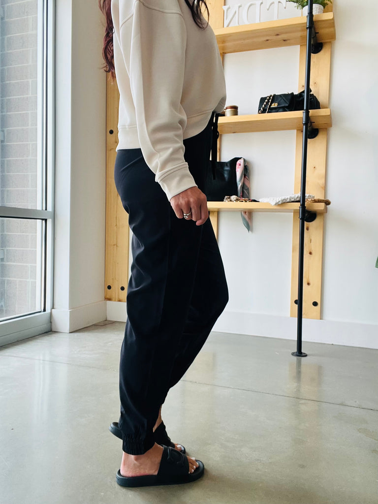 Essential Athleisure Joggers: Black