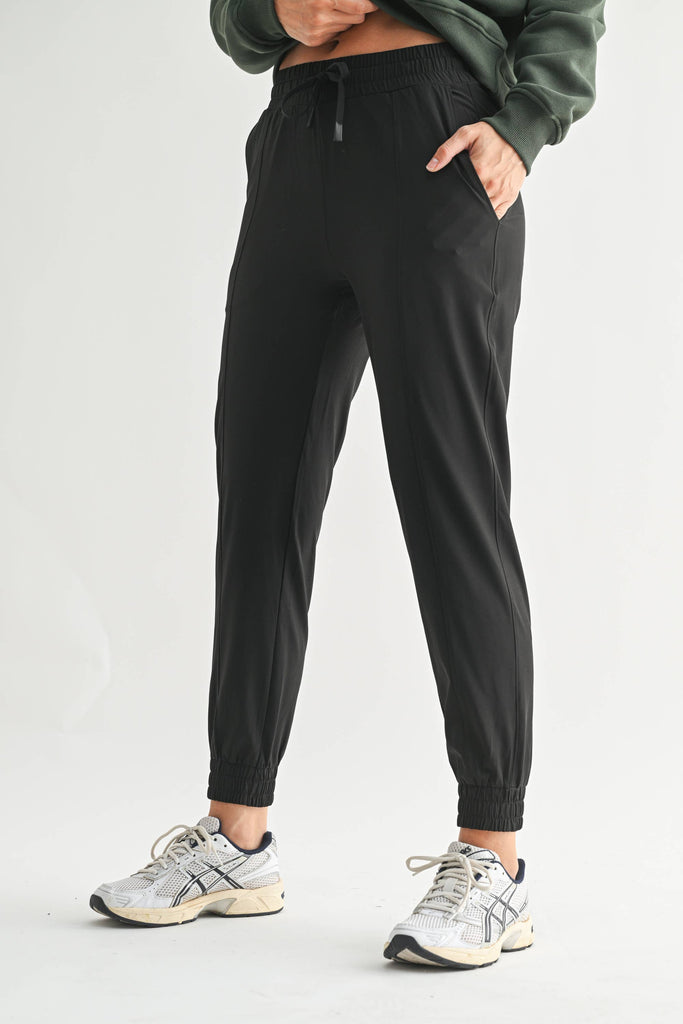 Essential Athleisure Joggers: Black