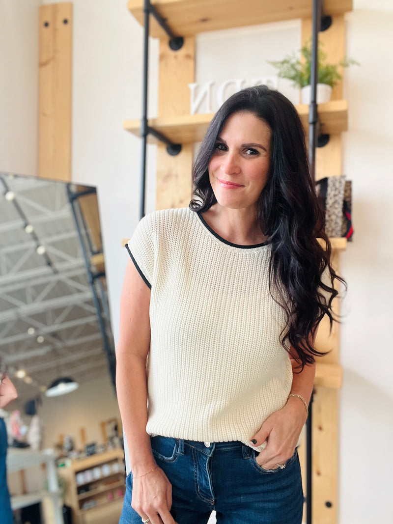 Contrast Trim Short Sleeve Knit Top
