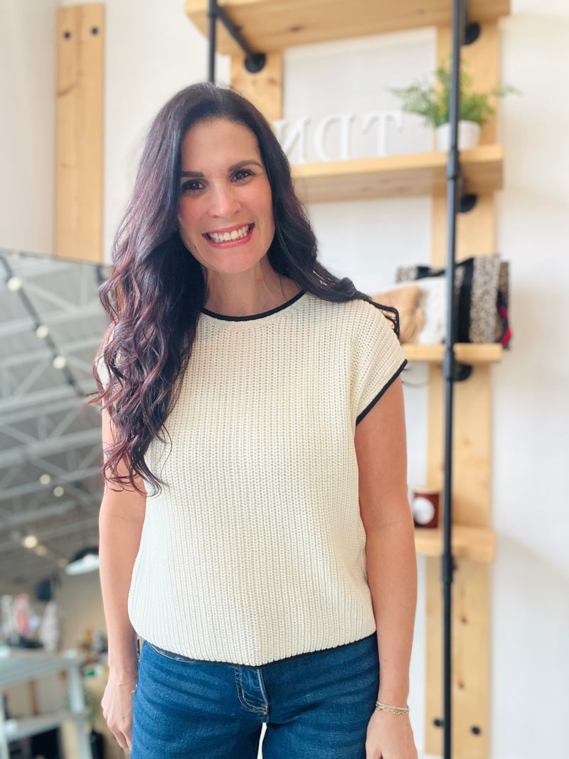 Contrast Trim Short Sleeve Knit Top
