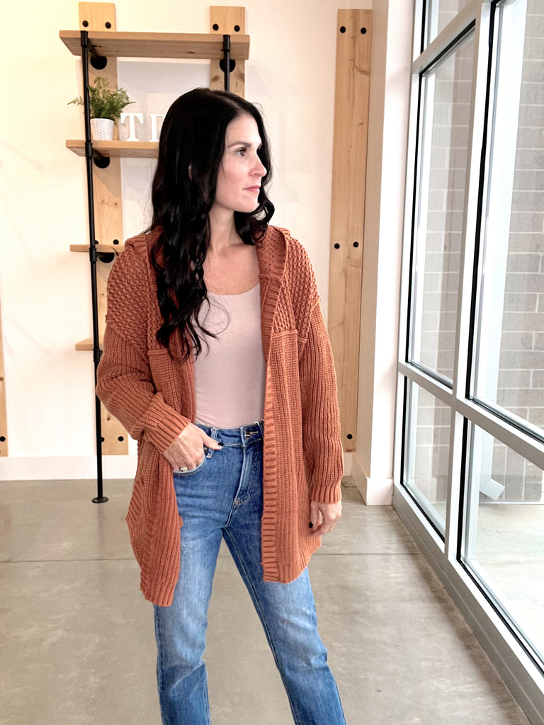 Hoodie Washed Sweater Cardigan in Chestnut