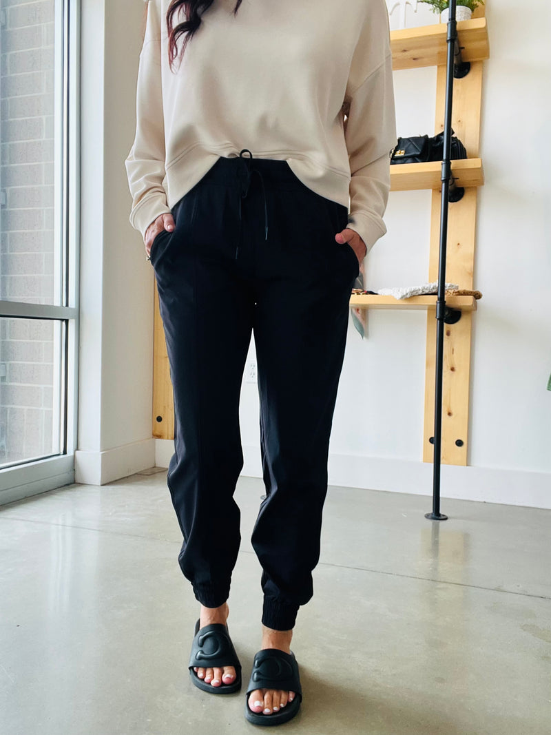 Essential Athleisure Joggers: Black